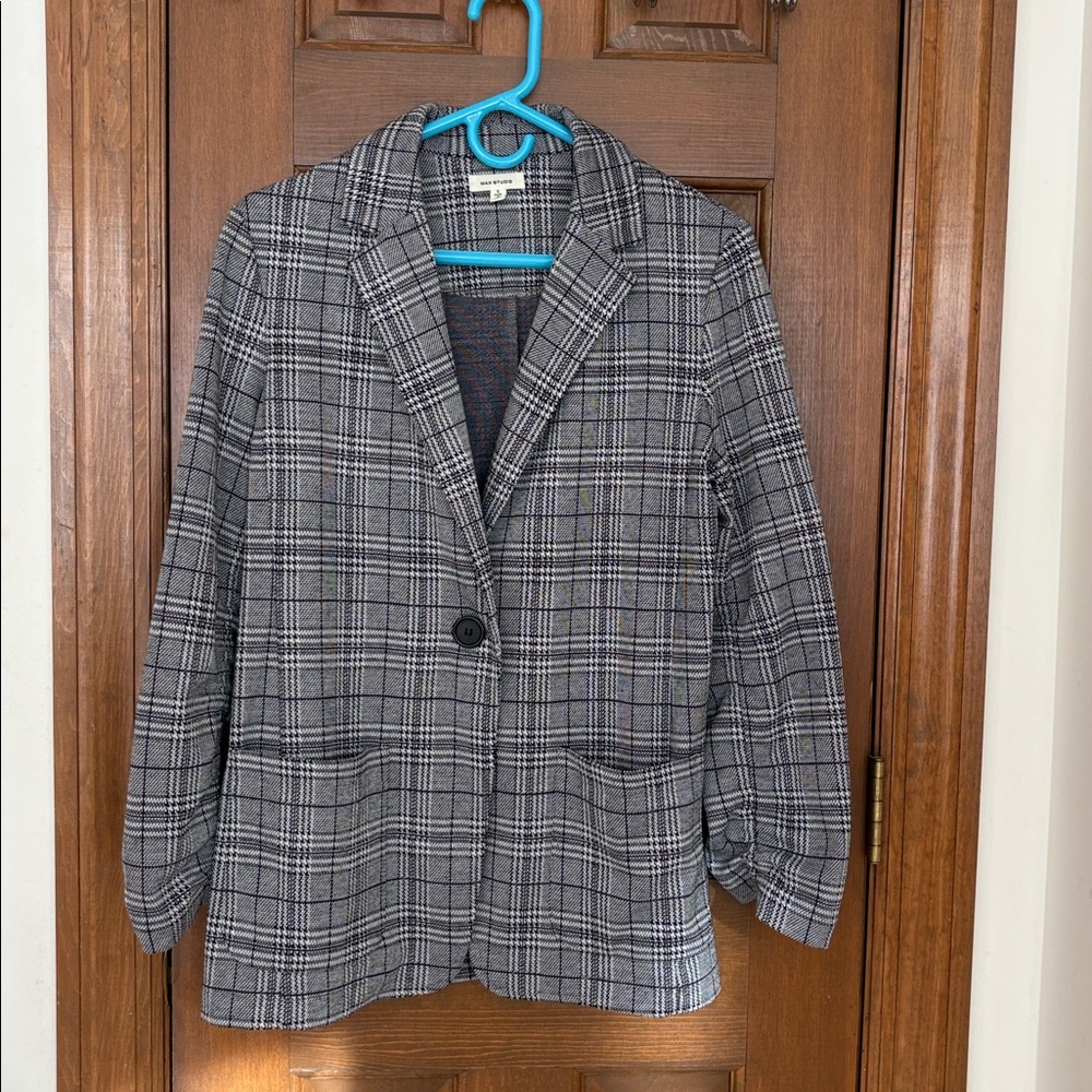 Max Studio Black and White Houndstooth Blazer